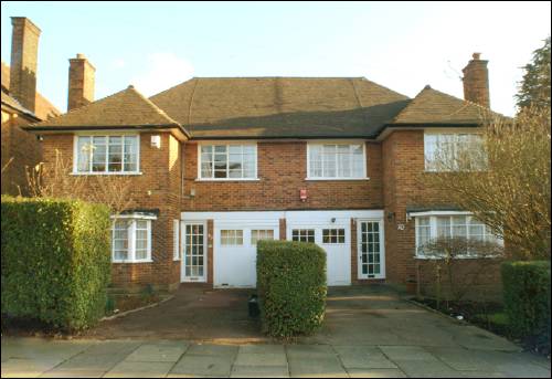 090-92 Ossulton Way